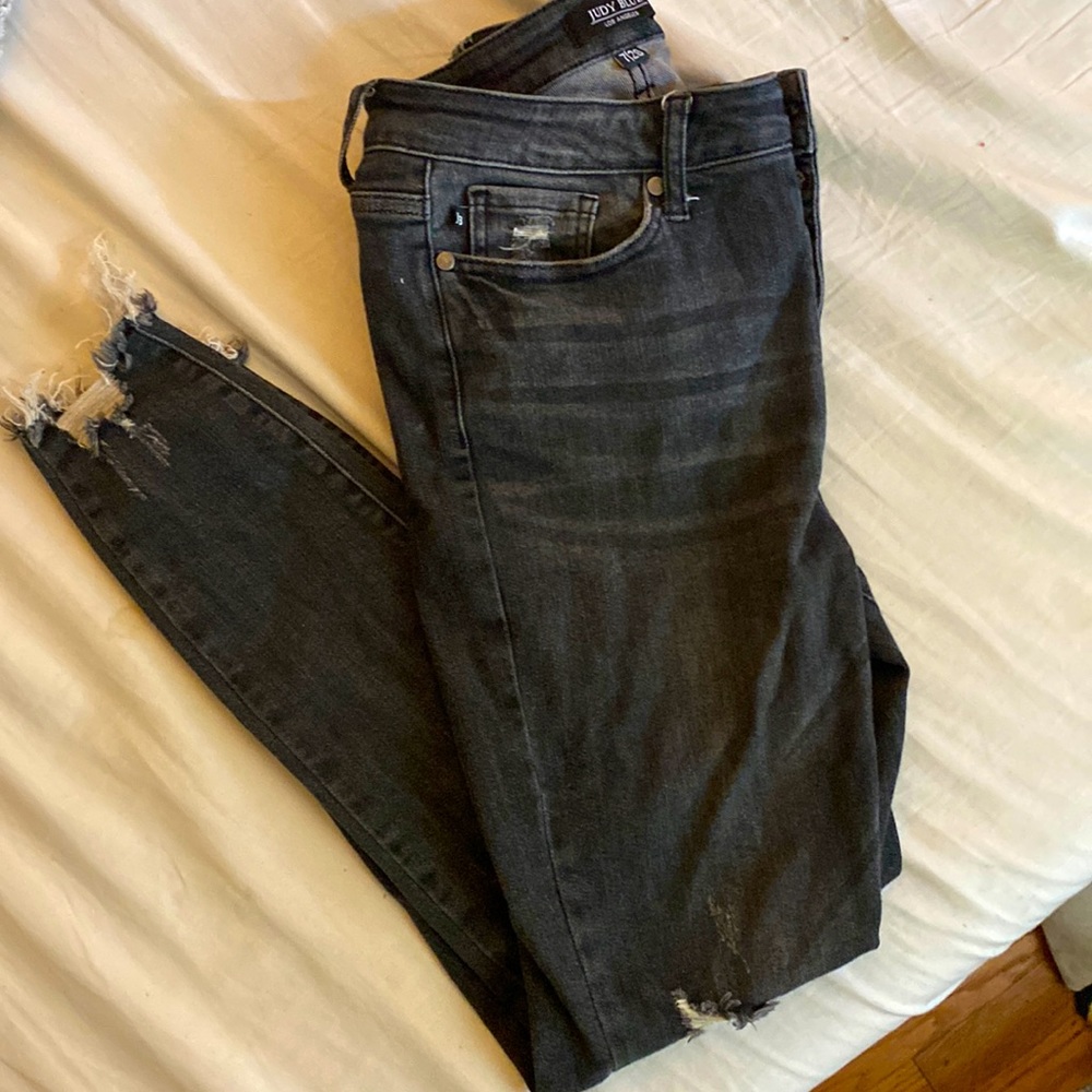 Judy blues size 7/28. Charcoal colored distressed jeans